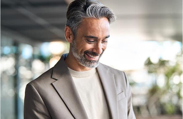 Man reads about using AI in the boardroom on his phone.
